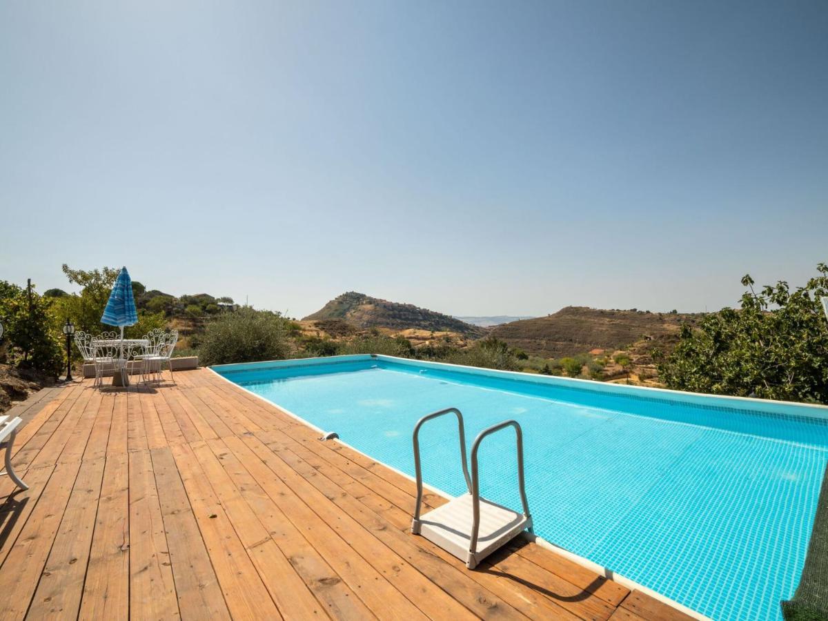 Belvilla By Oyo Modern Villa In Nissoria With Pool Luaran gambar